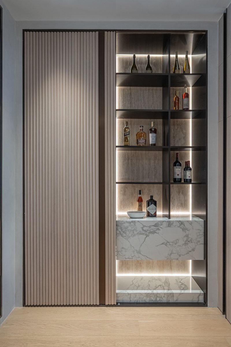 wood and porcelain interplay across curved interiors in florida renovation