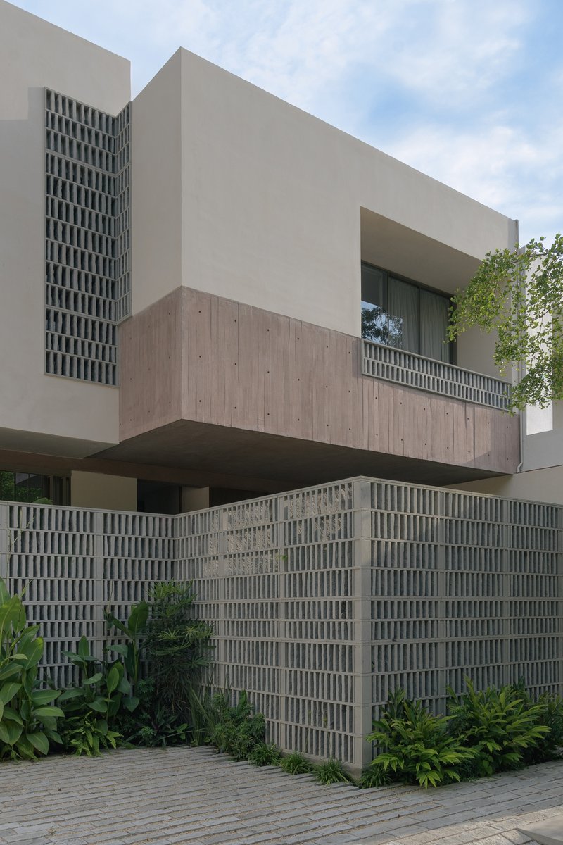 Paseo House of Cantera / Antumbra estudio - Exterior Photography, Concrete, Courtyard