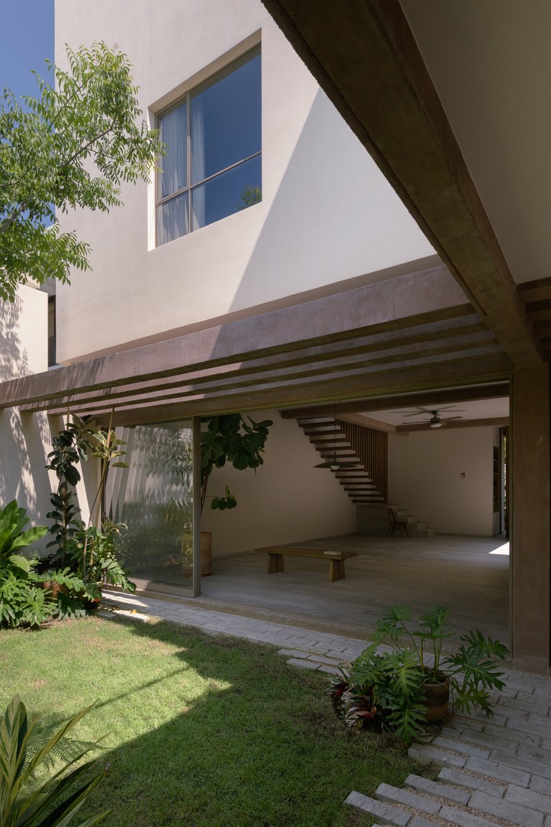 Paseo House of Cantera / Antumbra estudio - Interior Photography, Concrete, Balcony, Courtyard