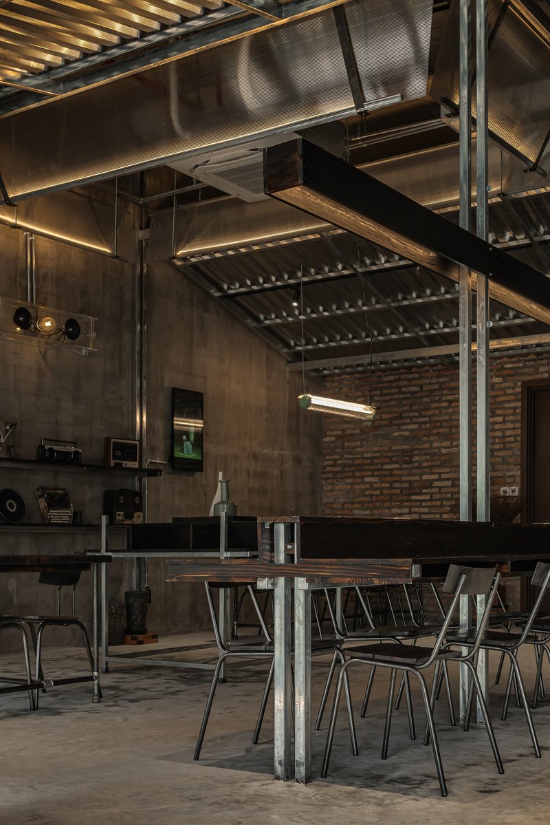 Café An Miên Lumière / xưởng xép - Fotografia de Interiores, Cozinha, Iluminação, Viga, Cadeira, Vidro