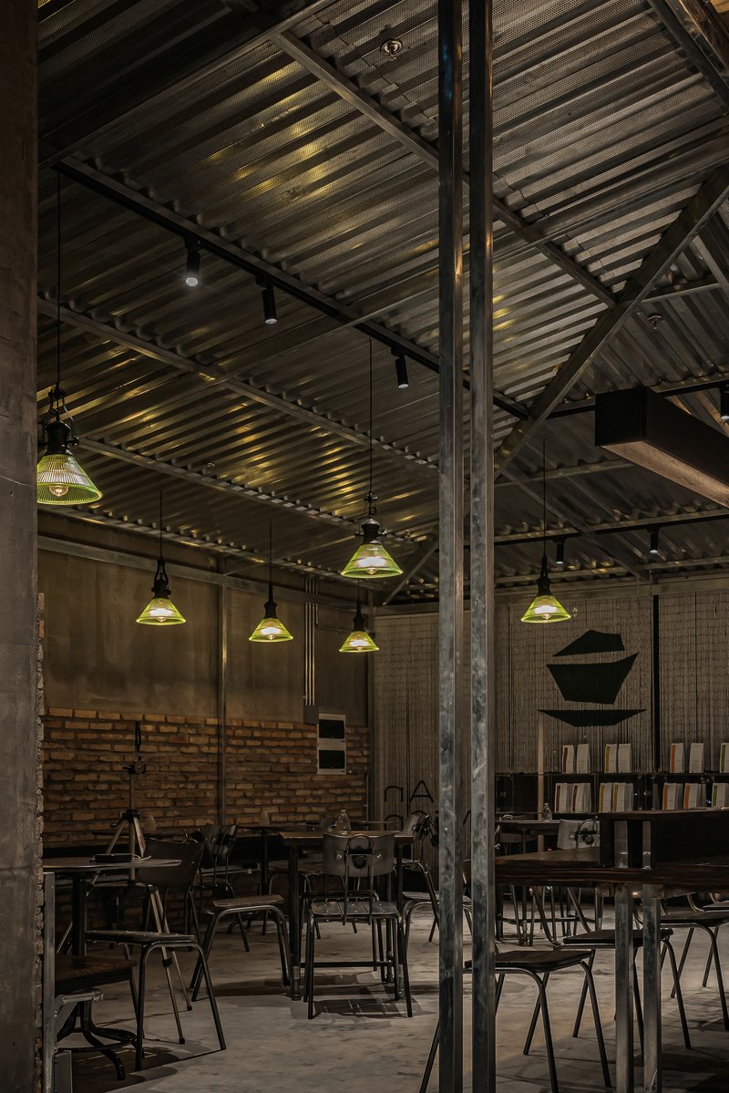 Café An Miên Lumière / xưởng xép - Fotografia de Interiores, Iluminação, Viga, Cadeira