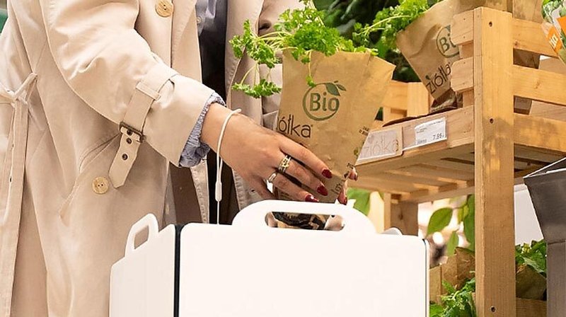 MOBI self-driving robotic cart makes shopping trips easier