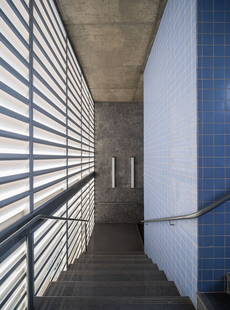 Colégio Alumnus / BIRI + Estúdio Pedro Haruf + MOBIO Arquitetura - Imagem 20 de 47