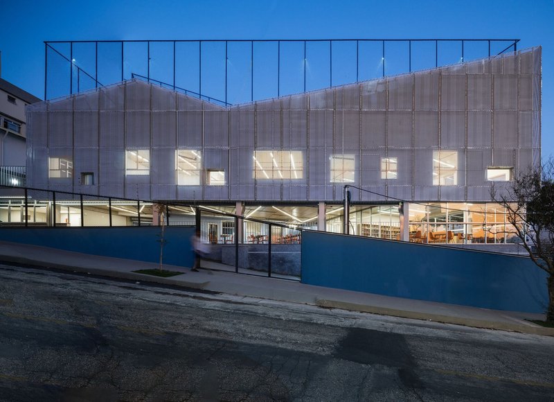 Colégio Alumnus / BIRI + Estúdio Pedro Haruf + MOBIO Arquitetura - Imagem 24 de 47