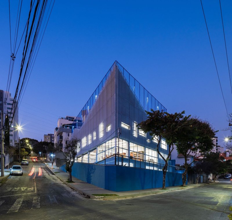 Colégio Alumnus / BIRI + Estúdio Pedro Haruf + MOBIO Arquitetura - Fotografia de Exterior