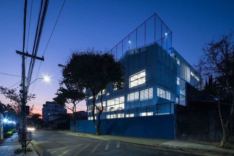 Colégio Alumnus / BIRI + Estúdio Pedro Haruf + MOBIO Arquitetura - Fotografia de Exterior
