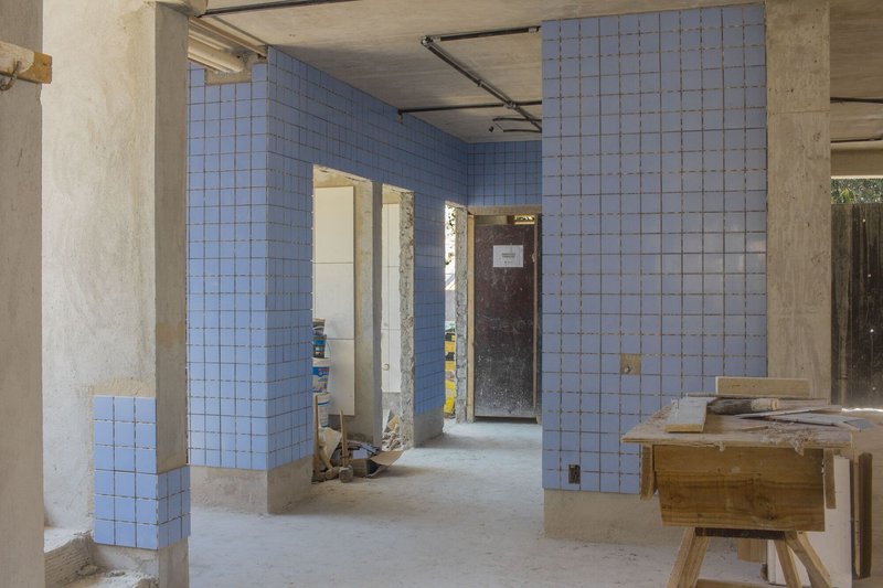 Colégio Alumnus / BIRI + Estúdio Pedro Haruf + MOBIO Arquitetura - Fotografia de Interiores, Tijolo, Viga