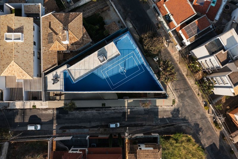 Colégio Alumnus / BIRI + Estúdio Pedro Haruf + MOBIO Arquitetura - Imagem 7 de 47