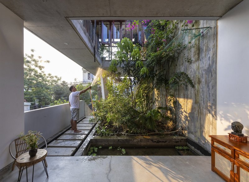 Urban Sanctuaries: Creating Peaceful Homes Amidst City Chaos - Image 13 of 18