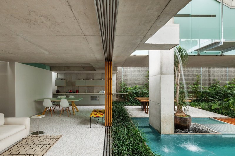 Urban Sanctuaries: Creating Peaceful Homes Amidst City Chaos - Image 5 of 18